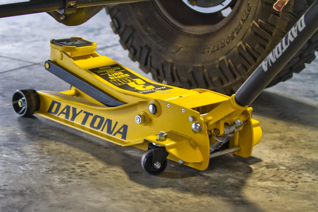 Hands On: Daytona 3 Ton Floor Jack - GarageSpot