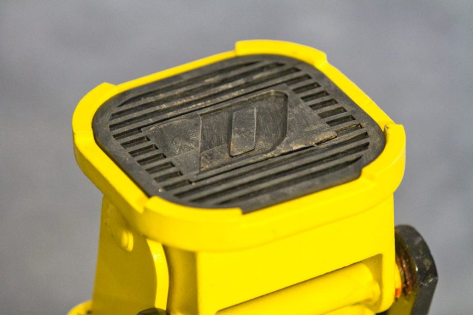 Hands On Daytona 3 Ton Floor Jack GarageSpot