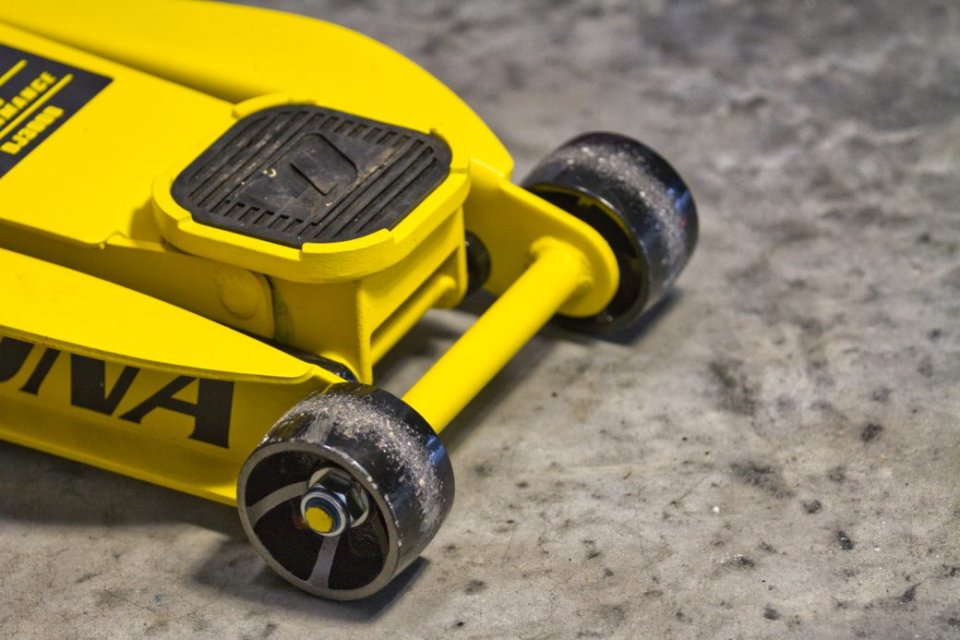 Hands On Daytona 3 Ton Floor Jack GarageSpot