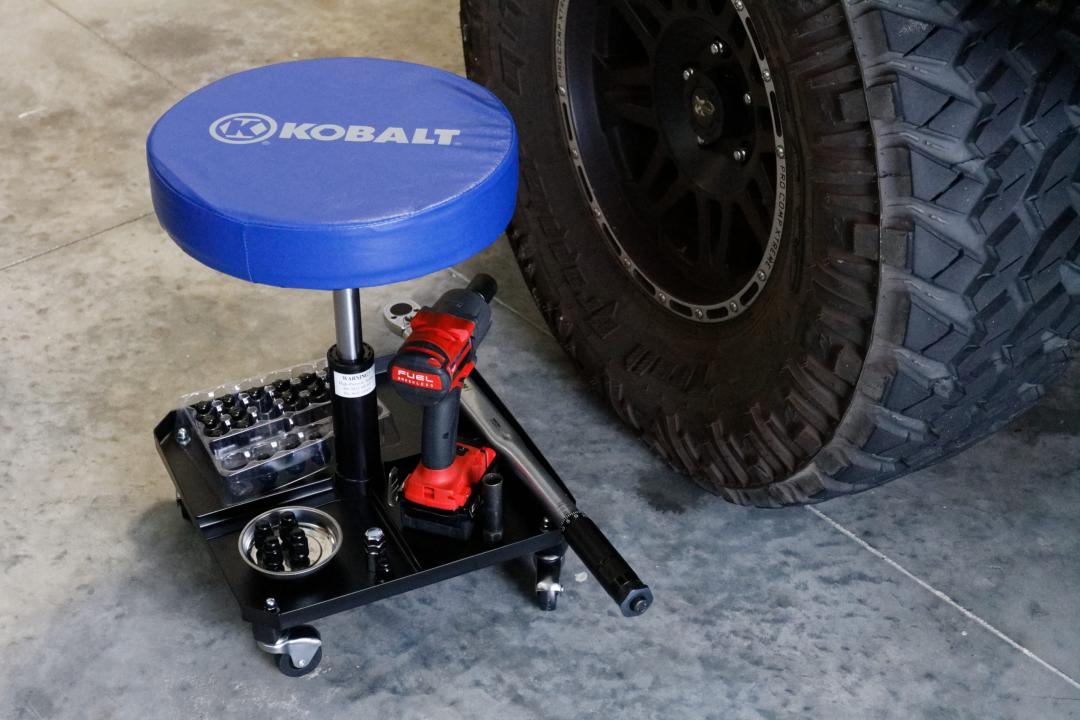 Hands On Kobalt Rolling Work Seat Garagespot