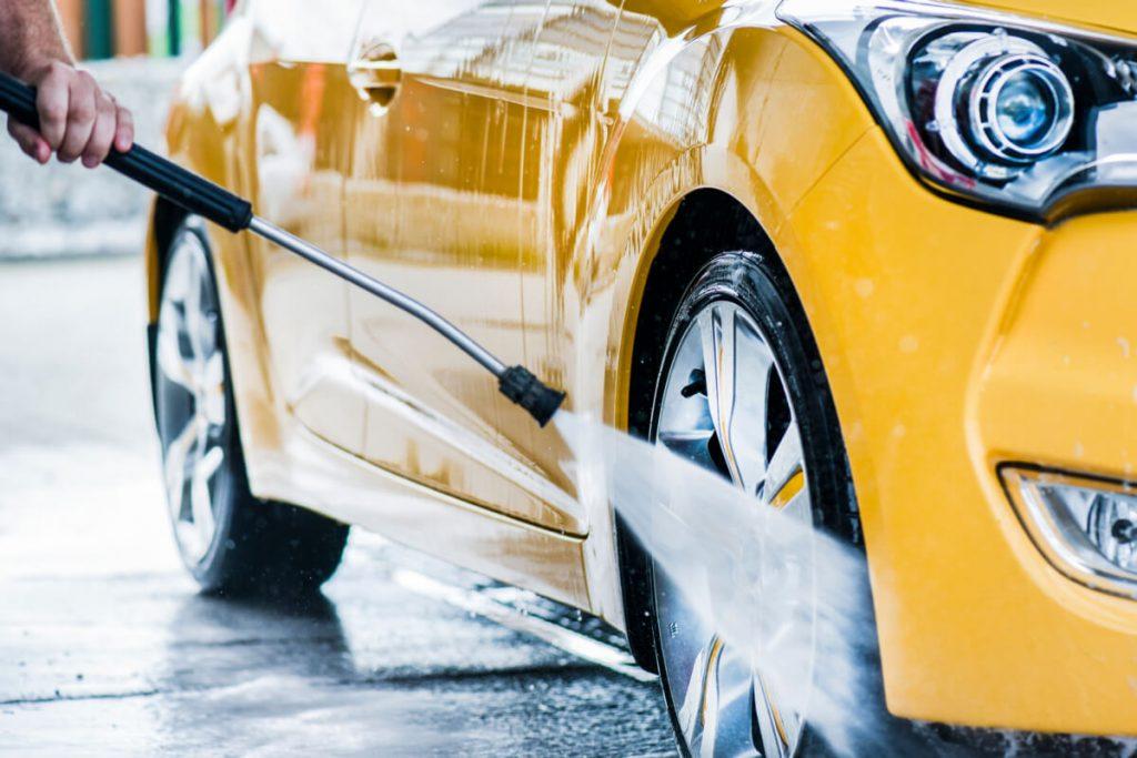 How to clean your car with a pressure washer 