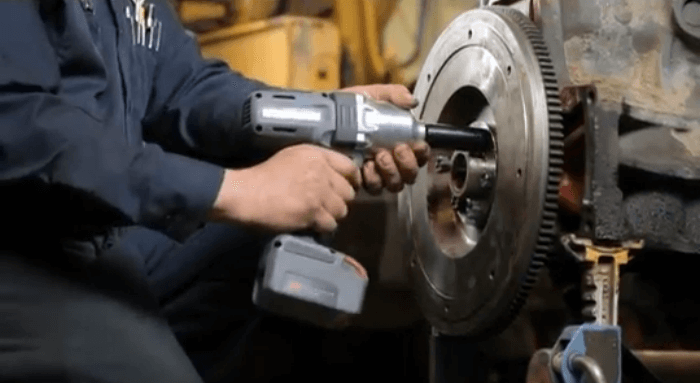 Removing a flywheel with Ingersoll Rand W7150-K2 Impact Wrench