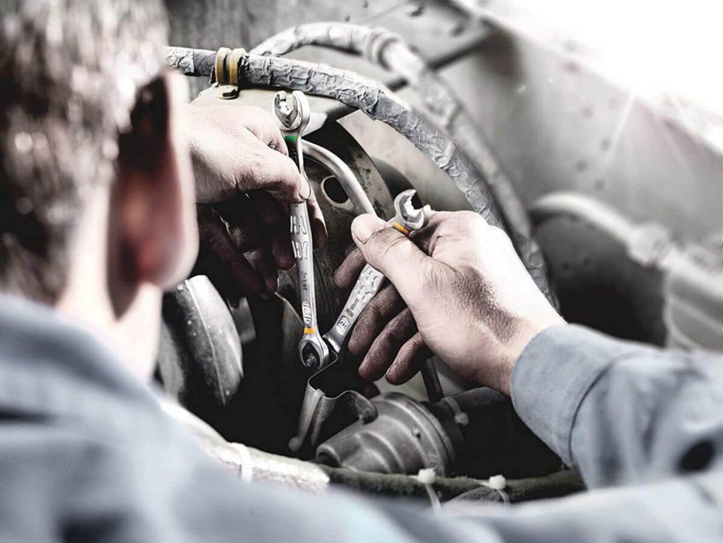 Auto mechanic using Wera ratcheting wrenches