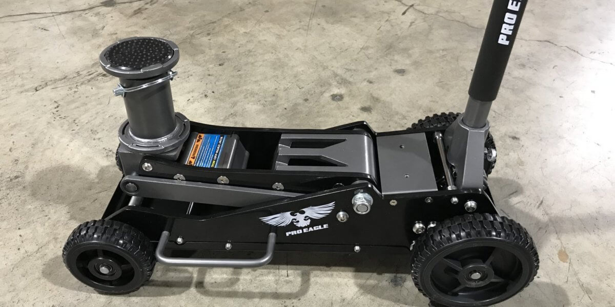 7 Best Floor Jacks For Lifted SUVs and Trucks [2022 Review]