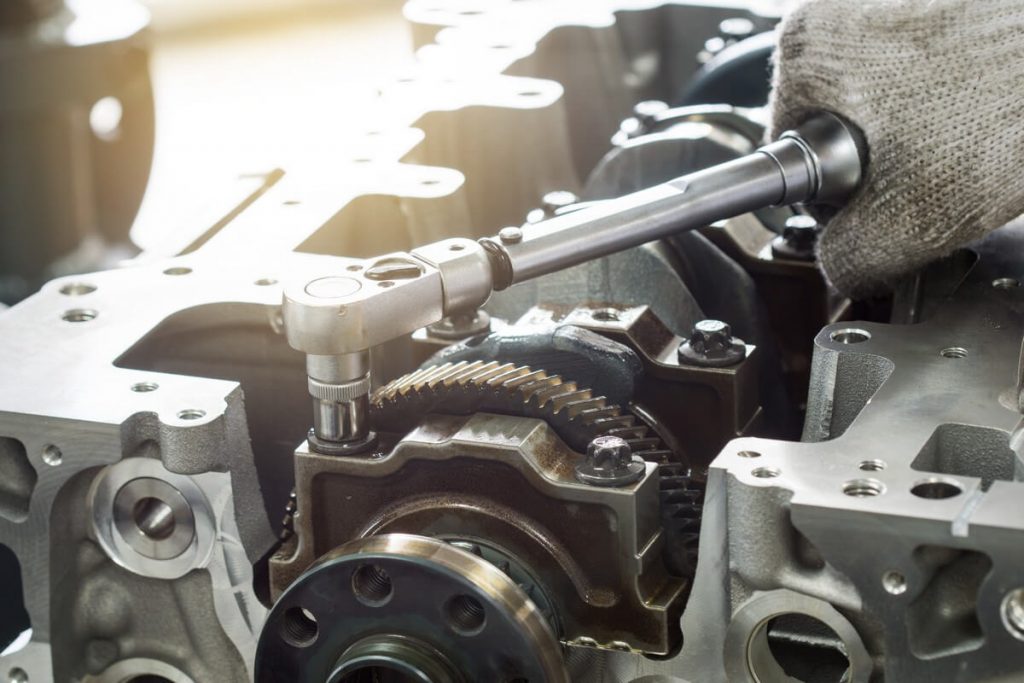 Auto mechanic using click-type torque wrench