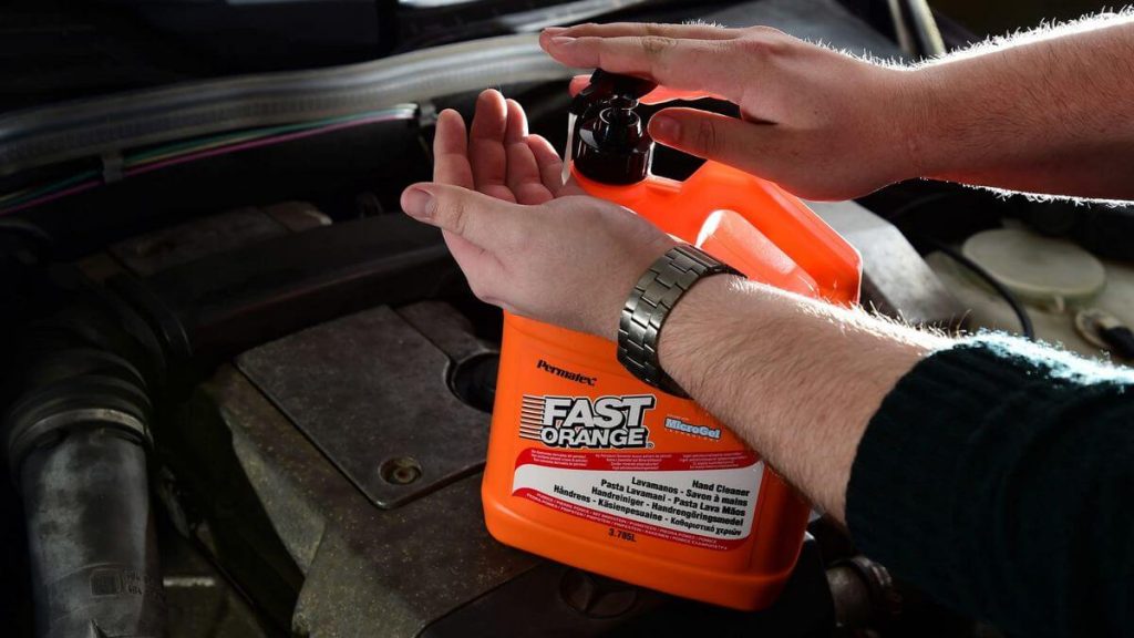 HAND CLEANER PERMATEX FAST ORANGE WITH MicroGel 3.78L (THE ENGINE OIL AT  HAND CANT CLEAN WITH ANY SOAP, USE THIS HELP YOU CLEAN IT)