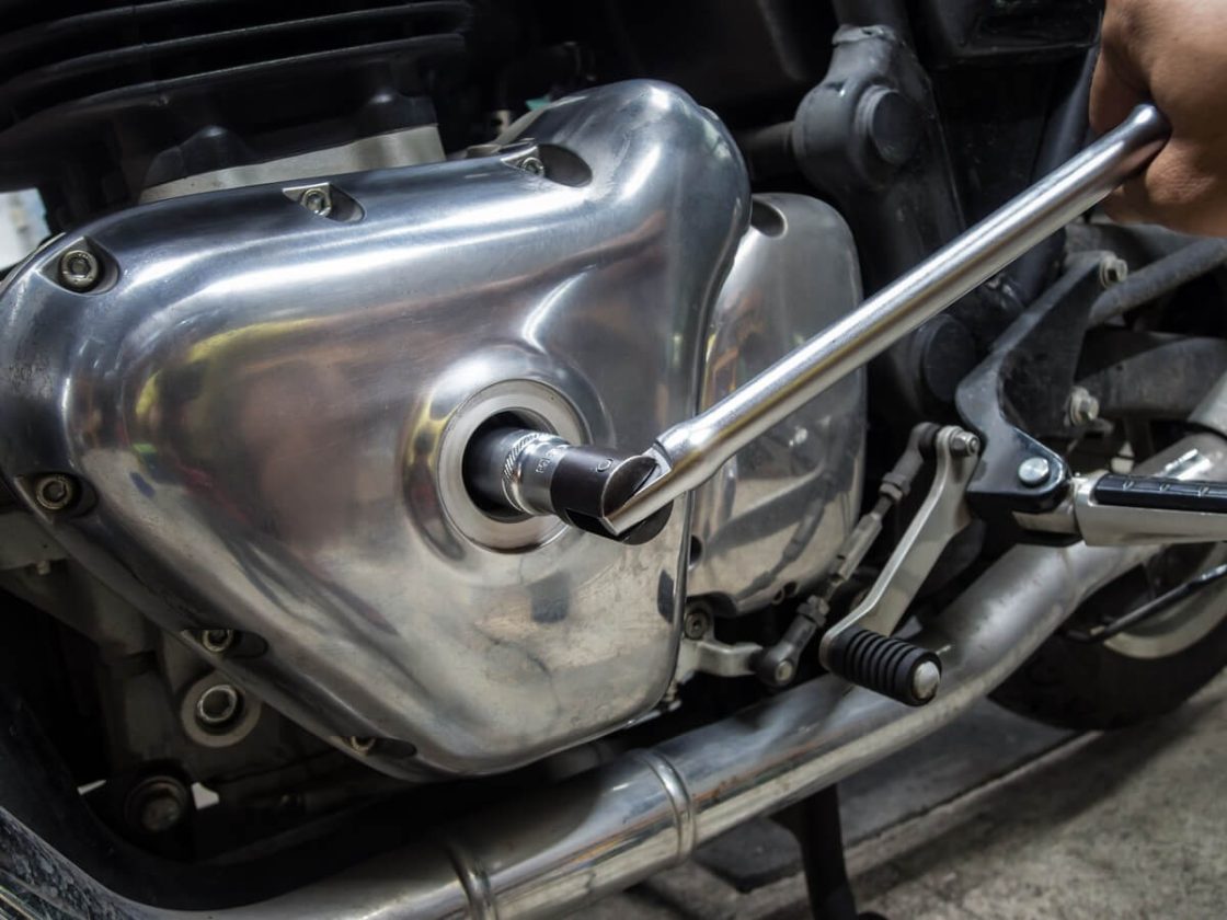 6 Best Breaker Bars to Loosen Up the Tightest Nuts and Bolts