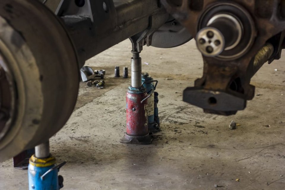 How to Jack Up a Truck Safely — InDepth Guide GarageSpot