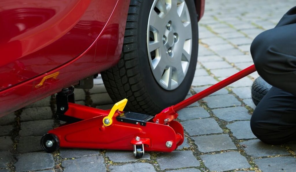 Best Portable Car Jacks That Fit In Your Trunk